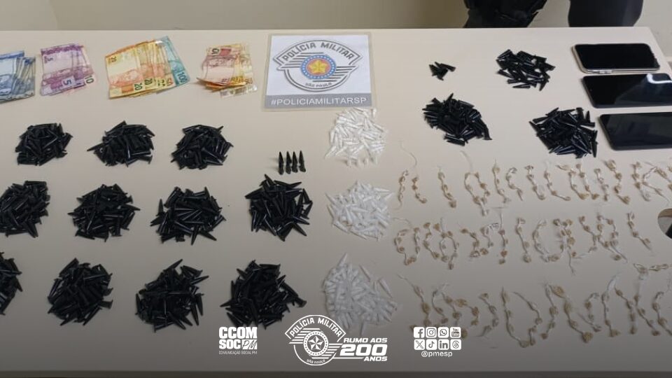 Mais de mil porções de drogas são apreendidas e dois suspeitos de tráfico são detidos em Cerqueira César