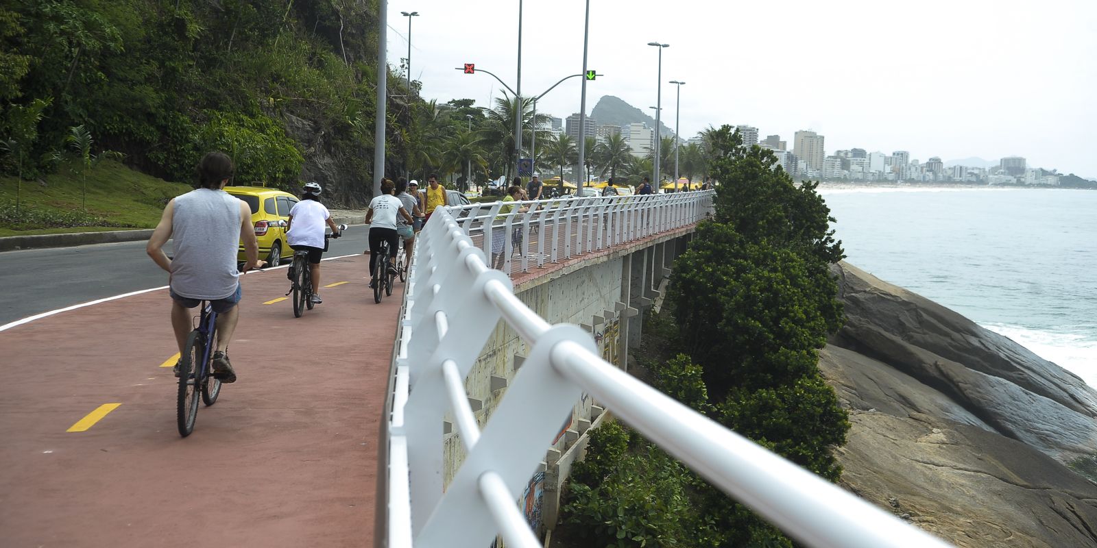 Ciclovia Tim Maia é interditada no Rio após ondas de 2 metros