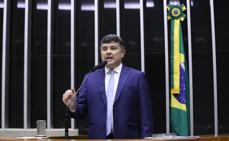 Câmara dos Deputados analisa projeto para técnico de enfermagem em escolas de tempo integral