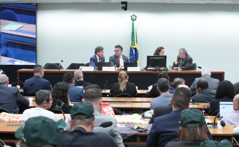 Sindicatos exigem fim imediato da escala 6x1 sem período de adaptação
