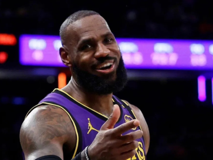 LeBron James mantém futuro em aberto após eliminação do Lakers na NBA