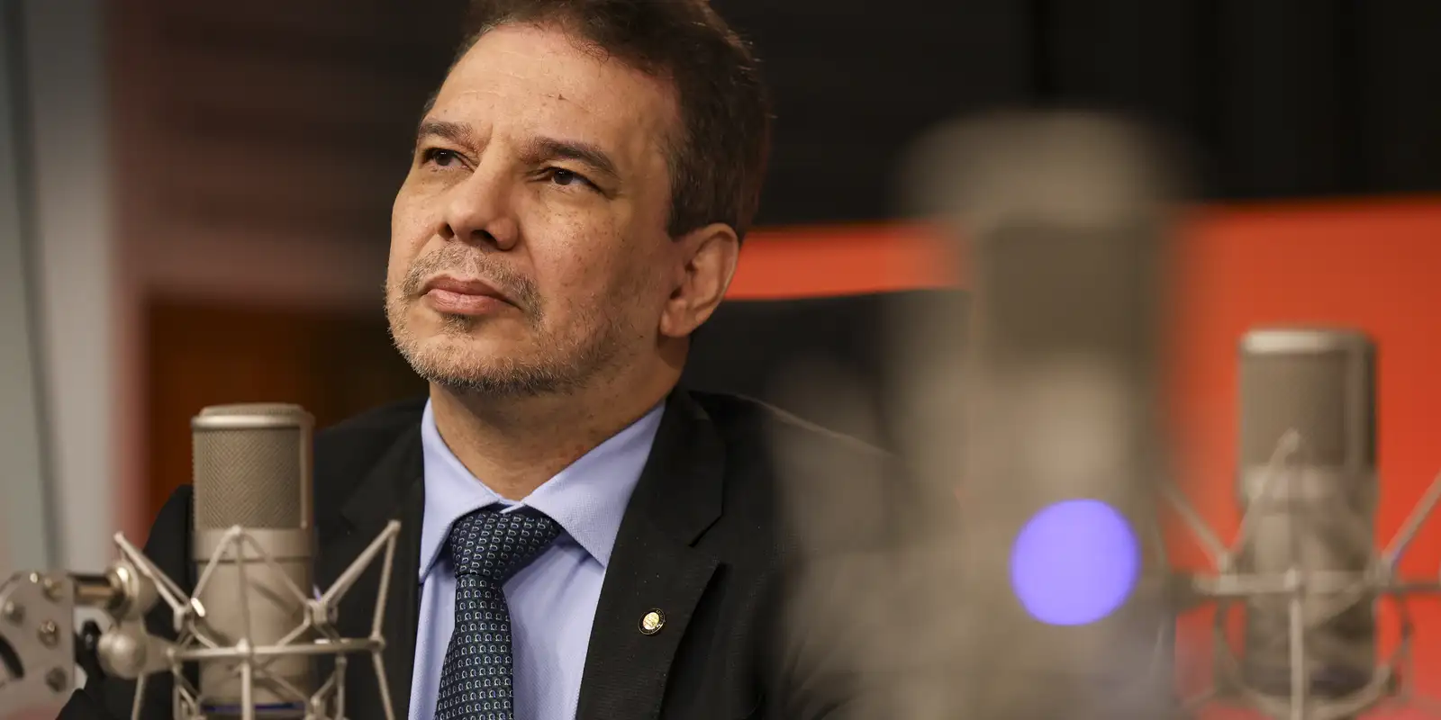 Ministro afirma que presídios deixarão de ser 'escritórios do crime'