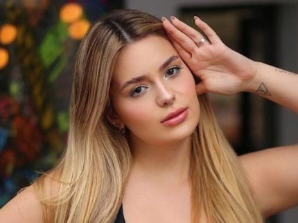 Viih Tube busca opinião dos fãs sobre vestido de noiva para a festa de casamento