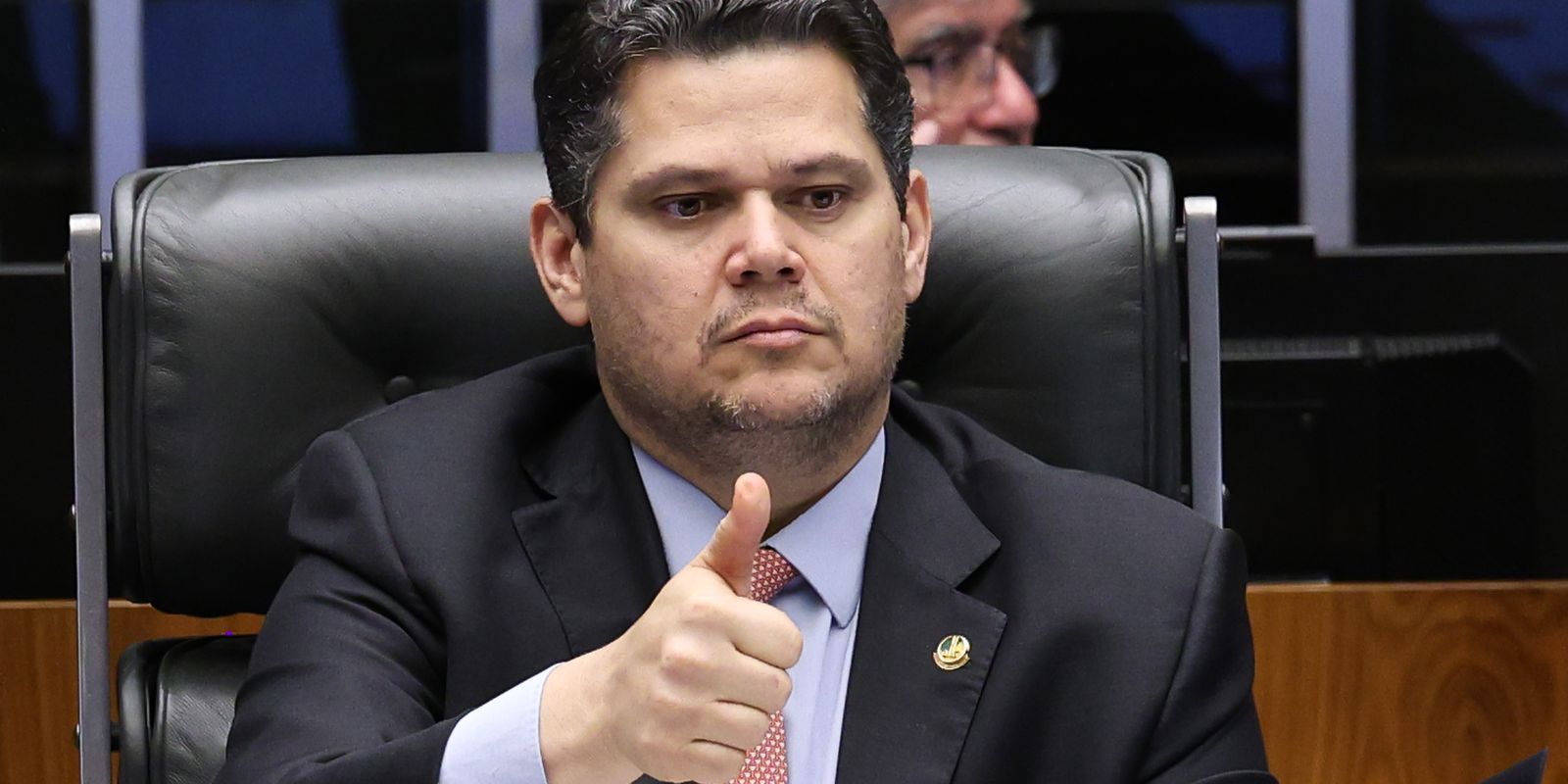 Alcolumbre defende debate aprofundado sobre a PEC da escala 6x1 no Senado