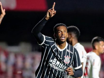 Após prisão por dívida de pensão, equipe do ex-jogador Jô alega crise financeira e busca acordo