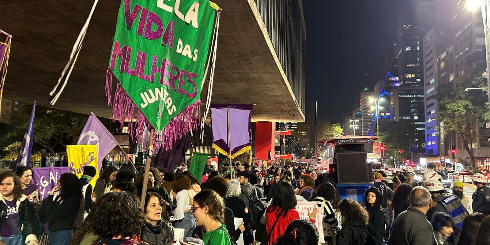 Manifestação em São Paulo defende norma sobre aborto legal em casos de estupro