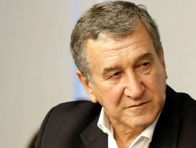 Boletim médico informa que Parreira respira com auxílio de aparelhos na UTI
