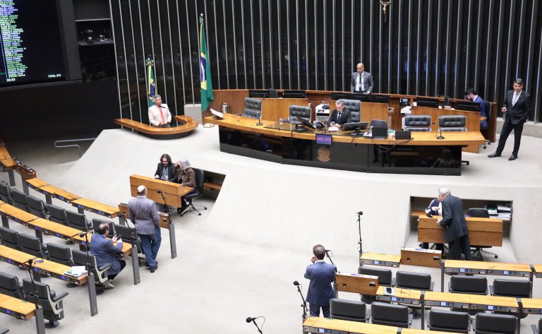 Câmara dos Deputados aprova redução de prazo para benefício fiscal na importação de cacau