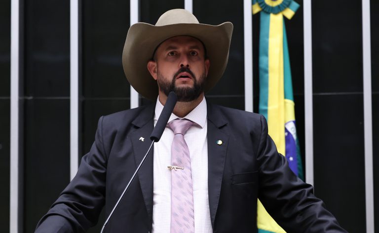 Câmara aprova MP do piso do frete e anistia multas por bloqueios em estradas