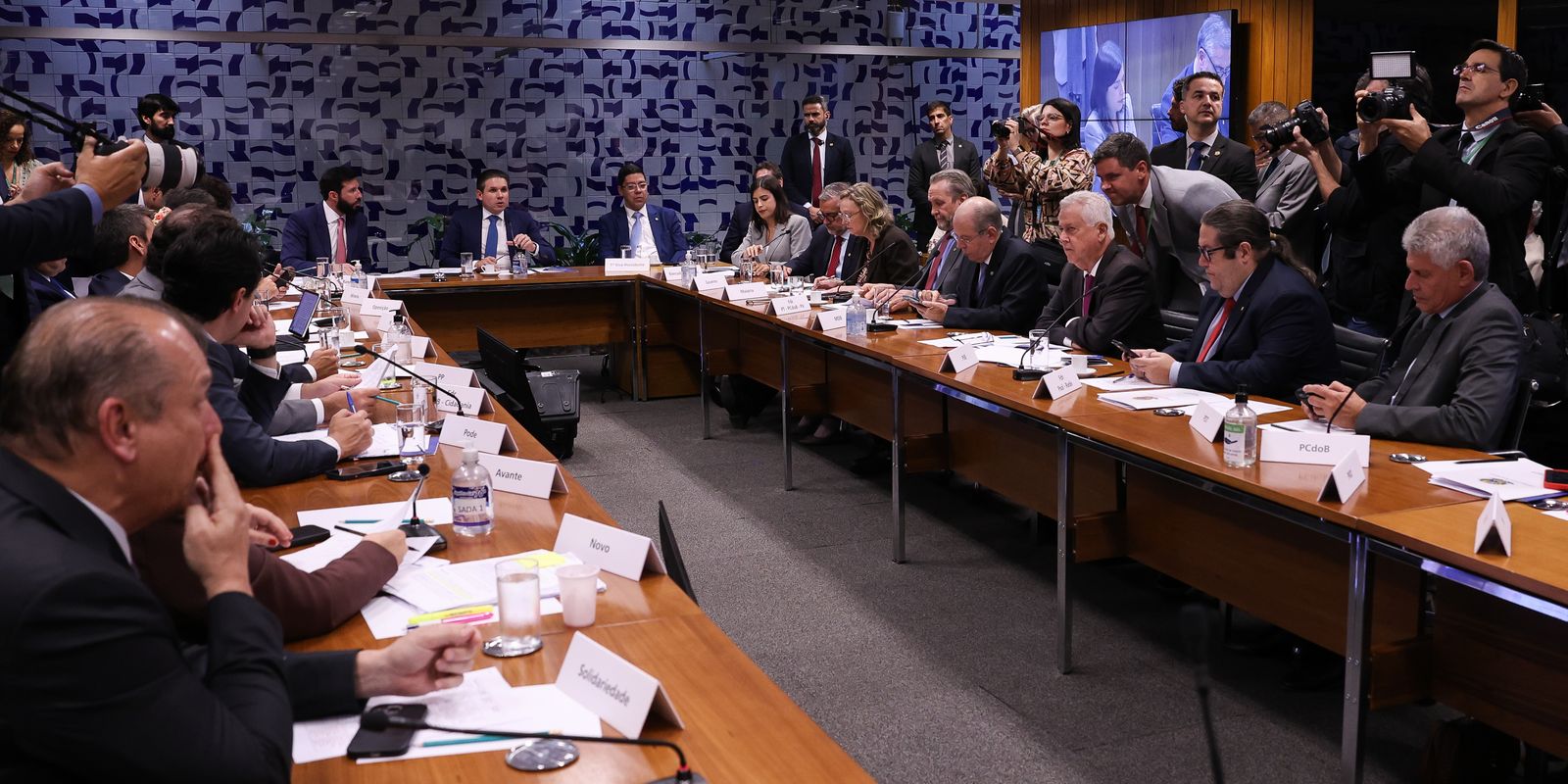 Governo retira urgência de projeto sobre escala 6x1 e libera pauta na Câmara