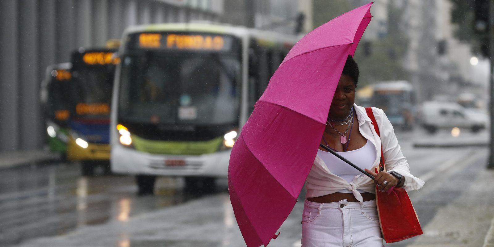 Chuva no Rio de Janeiro força cancelamento de show pré-jogo do Brasil