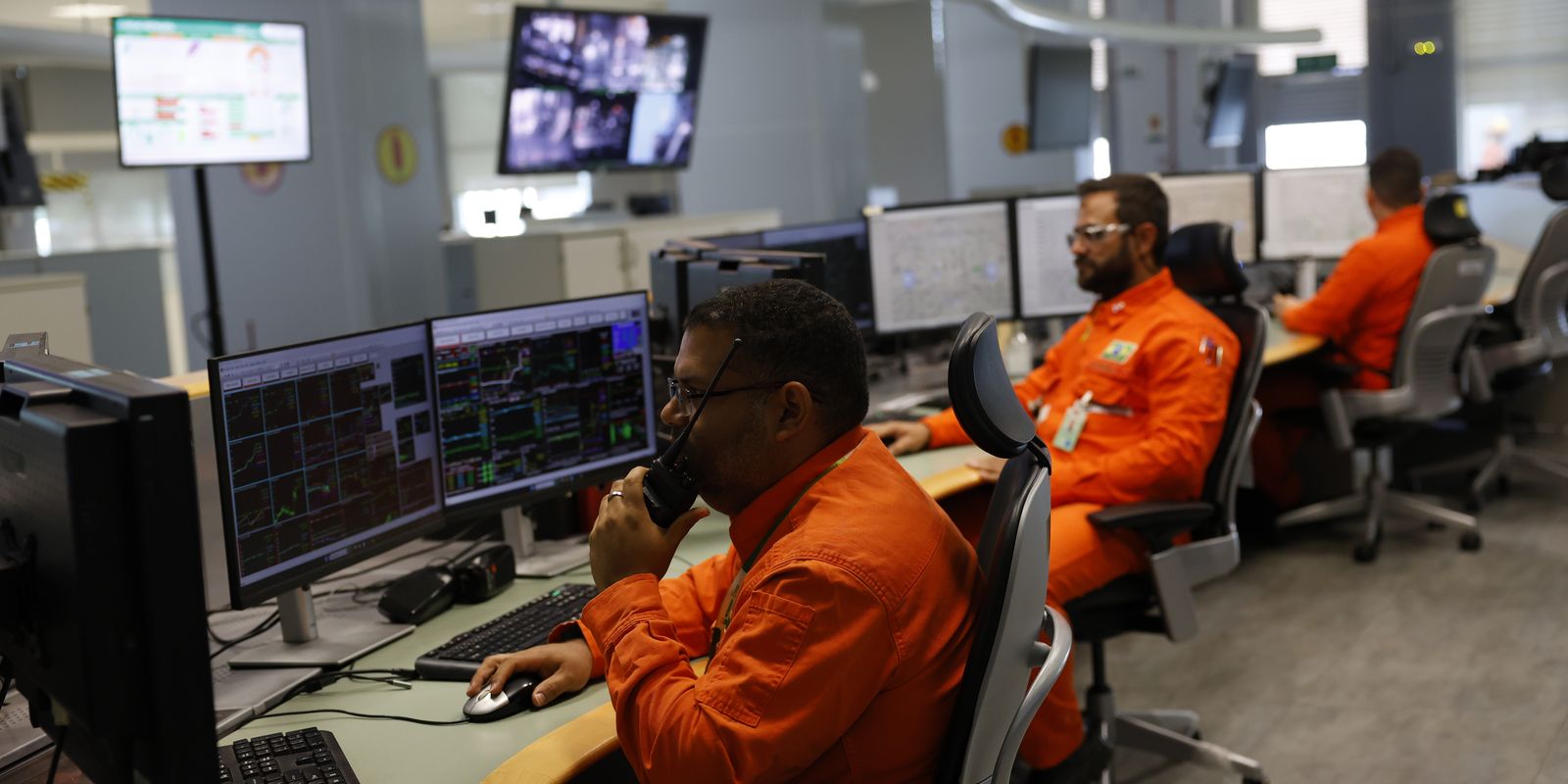 Taxa de subutilização atinge menor nível histórico impulsionada por mercado de trabalho aquecido, revela IBGE