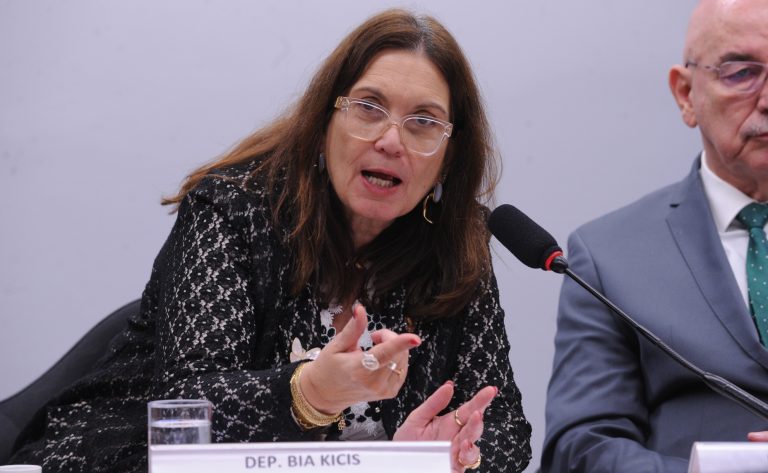 Comissão da Câmara aprova ações e campanha de conscientização sobre fibromialgia