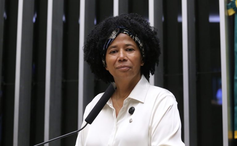 Capacitação em primeiros socorros para alunos com doenças crônicas é aprovada em comissão