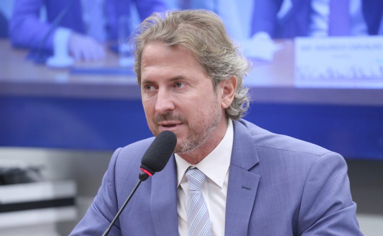 Comissão de Educação aprova diretrizes para incentivar trabalho voluntário e solidariedade na educação