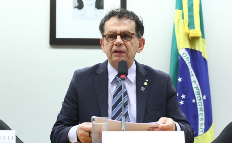Comissão da Câmara aprova gratuidade de documentos para pessoas idosas