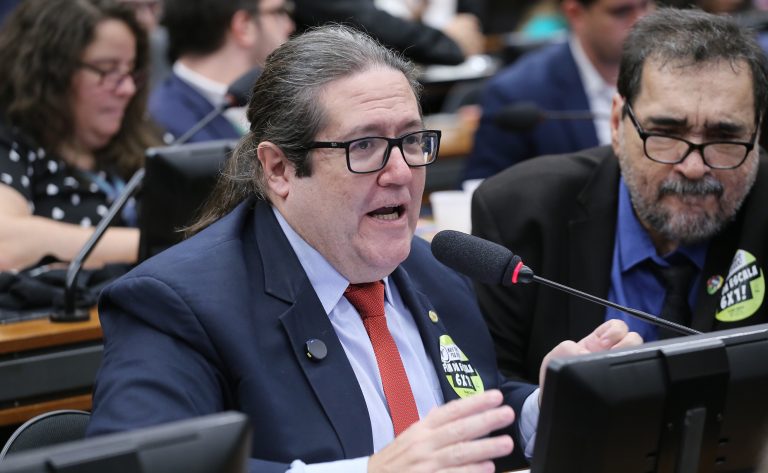 Comissão da Câmara dos Deputados aprova projeto que garante grêmios estudantis nas escolas