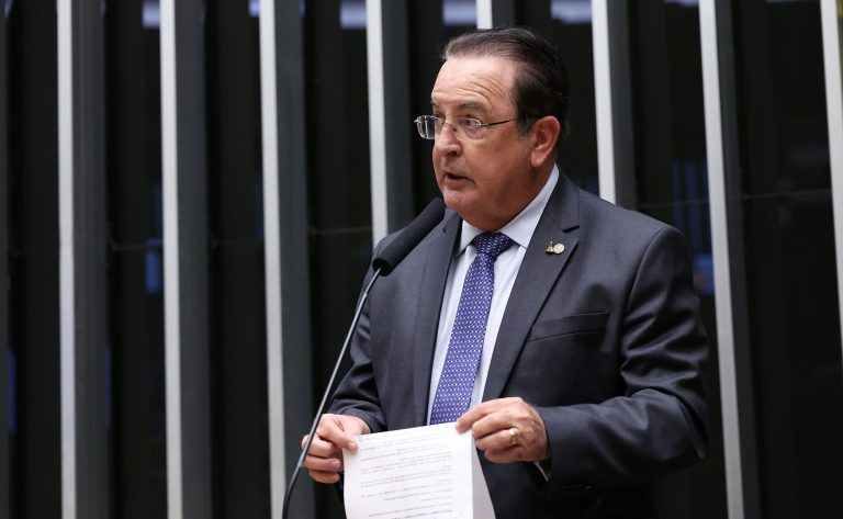 Comissão da Câmara aprova projeto que estende estágio para auxiliar transição ao mercado de trabalho