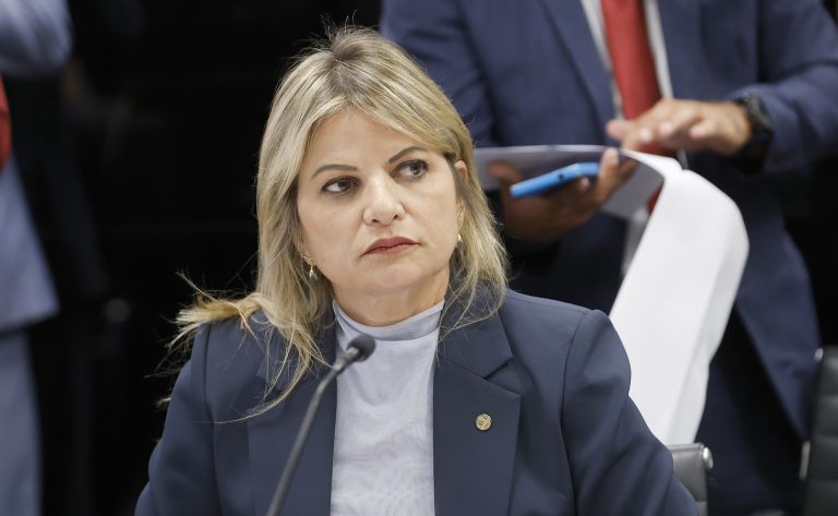Câmara dos Deputados aprova programa de capacitação sobre direitos da mulher