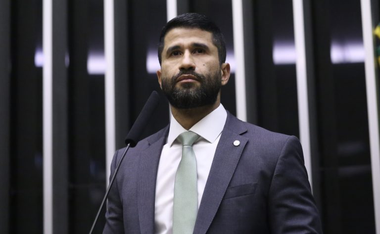 Comissão aprova reconhecimento nacional para certificação de bombeiro mergulhador