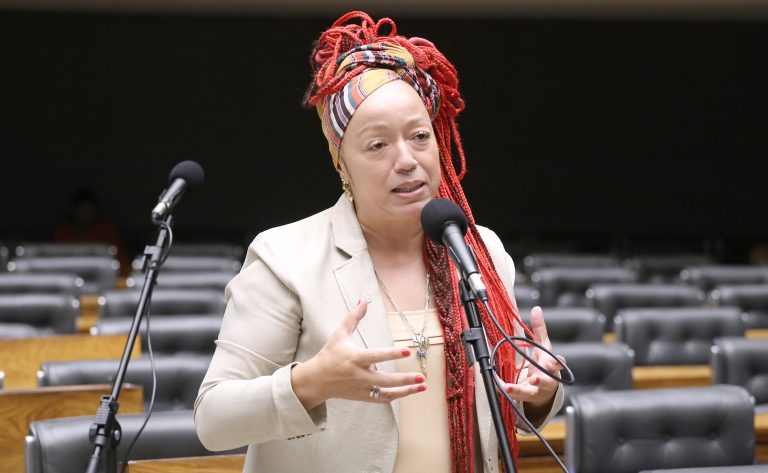 Comissão da Câmara aprova punição a organizadores de eventos esportivos por omissão contra a discriminação