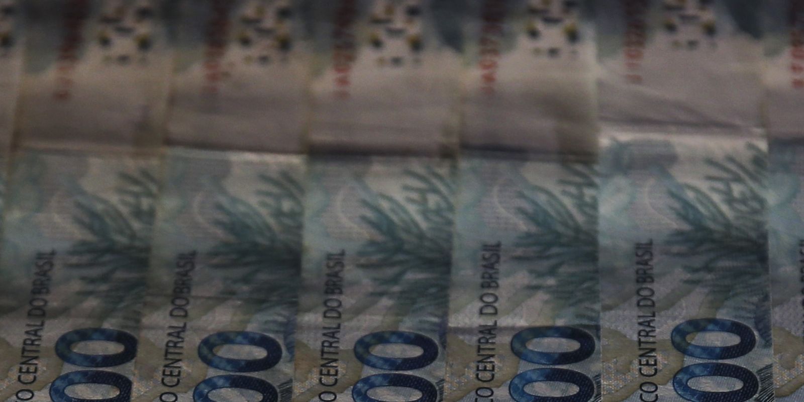 Dívida Pública Federal supera R$ 9 trilhões em maio, impulsionada pela Taxa Selic, informa Tesouro Nacional