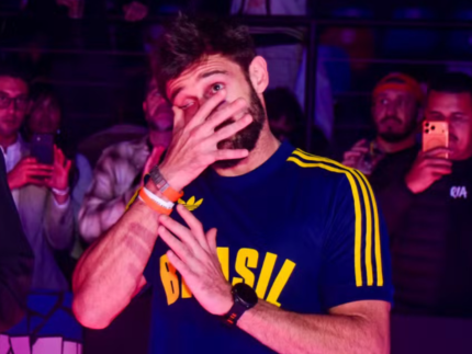 Filho de Oscar Schmidt se emociona em homenagem na NBA House