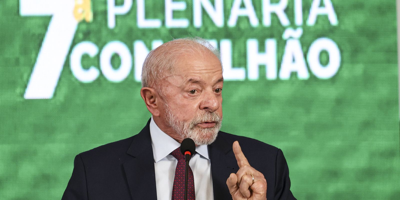 Governo de Lula estuda devolução de celulares roubados via Correios