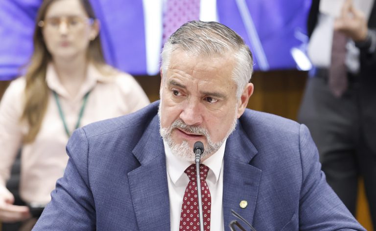Governo retira pedido de urgência para PL sobre jornada de trabalho na Câmara