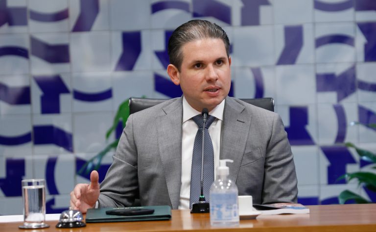 Câmara dos Deputados agenda reunião para debater fim da escala 6x1 e combate à misoginia