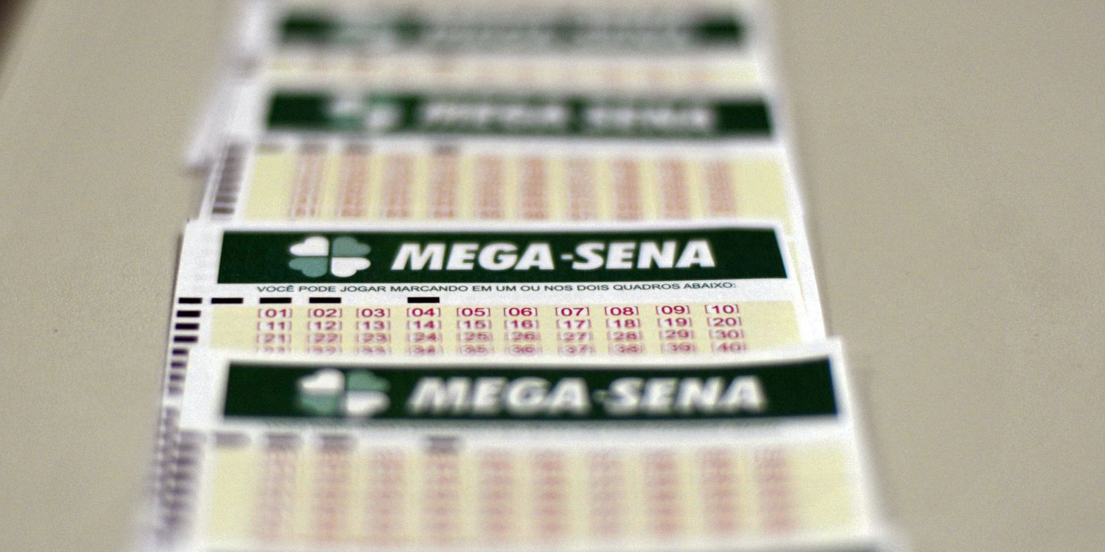Mega-Sena acumula e prêmio principal chega a R$ 27 milhões