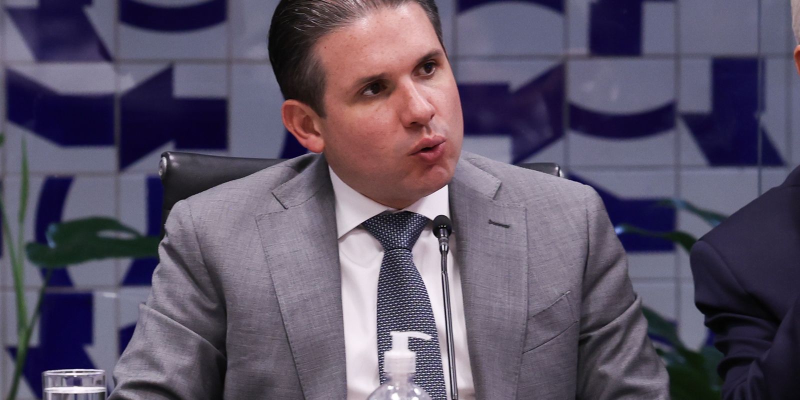Hugo Motta convoca líderes na Câmara para debater projeto de lei sobre o fim da escala 6x1