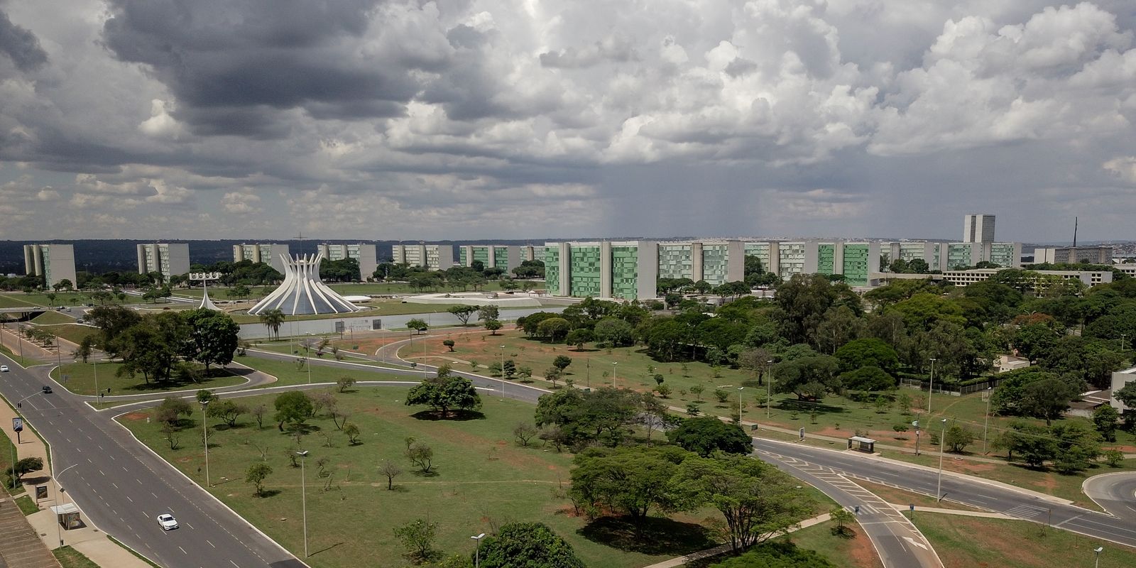 Desigualdade persiste em lideranças do serviço público, apesar de avanços de mulheres e negros