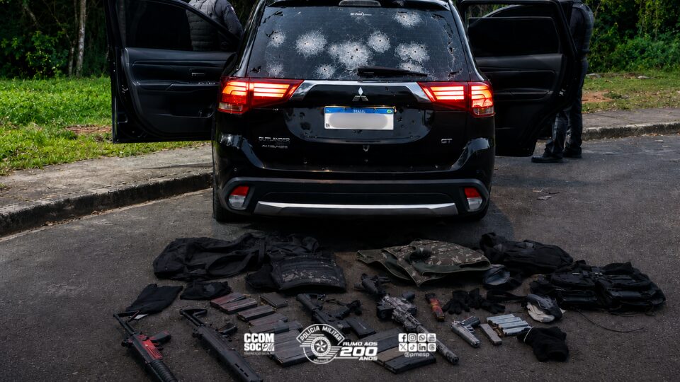 Polícia Militar apreende arsenal de guerra e prende três criminosos após acompanhamento em Indaiatuba.