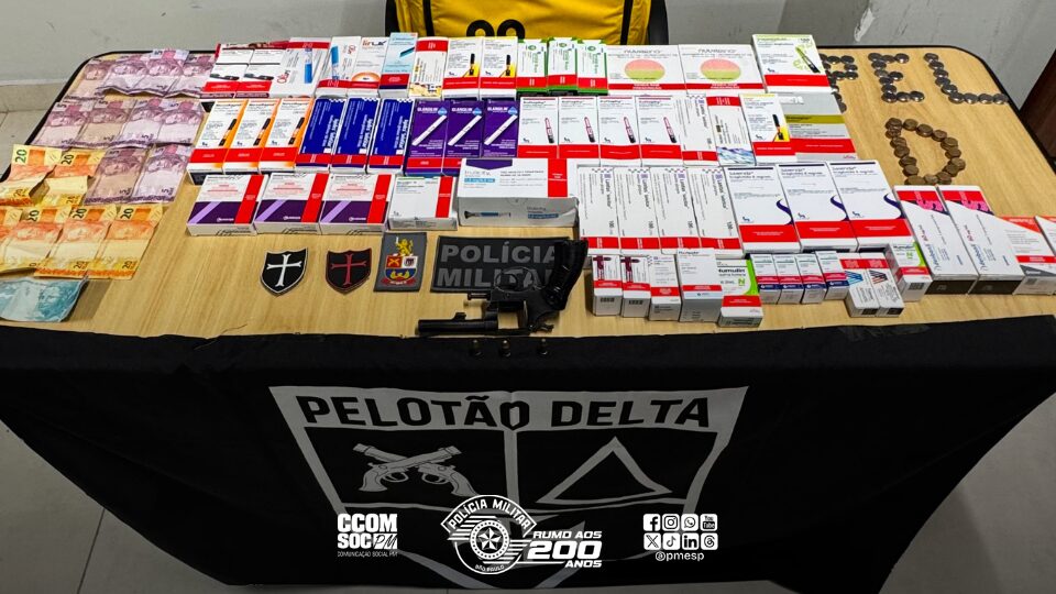 Polícia Militar prende cinco criminosos e recupera veículo furtado após invasão a residência na Capital.