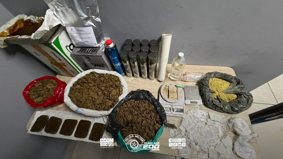 Polícia Militar prende dois criminosos e apreende grande quantidade de drogas na zona norte da capital