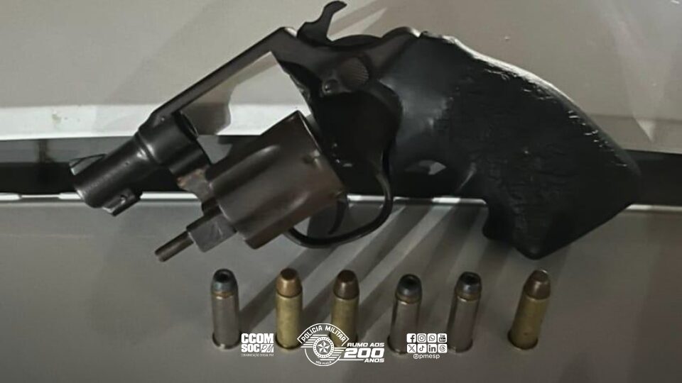 Polícia Militar prende três criminosos por porte ilegal de arma de fogo em Caraguatatuba.