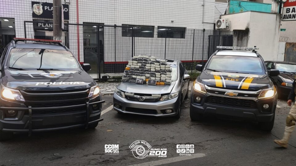 Polícia Militar recupera veículo furtado e apreende mais de 102 quilos de pasta-base de cocaína em Taubaté.
