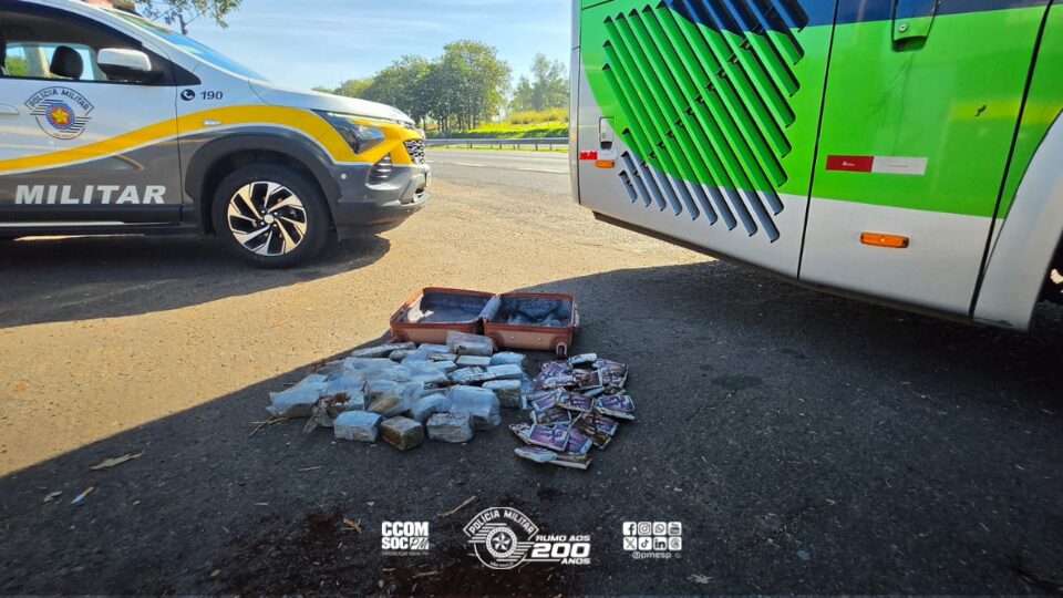 Policiamento Rodoviário prende criminosa com quase 9 quilos de drogas em ônibus interestadual em Garça/SP