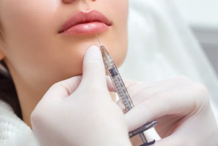 Exceção para pacientes com HIV na proibição do PMMA: especialista explica motivos