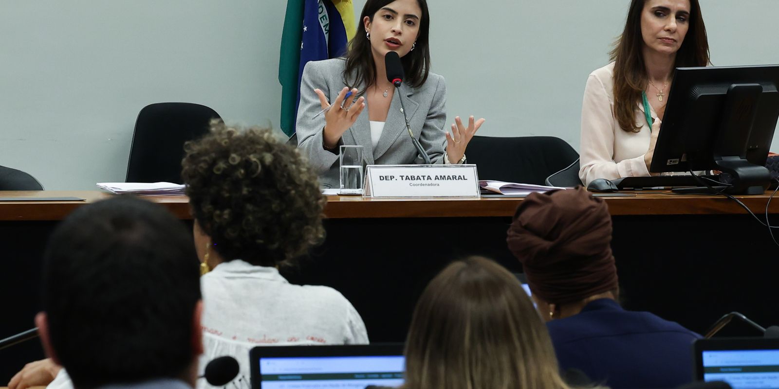 Projeto de lei que criminaliza misoginia avança na Câmara dos Deputados
