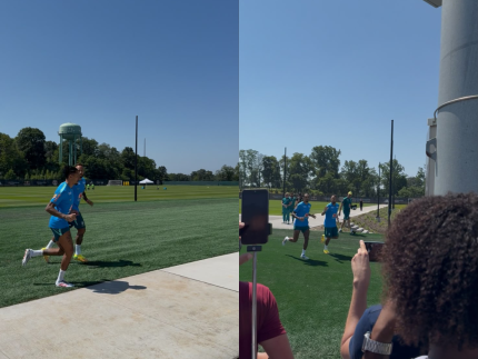 Ao lado de Neymar, Raphinha volta a treinar em campo com a Seleção Brasileira
