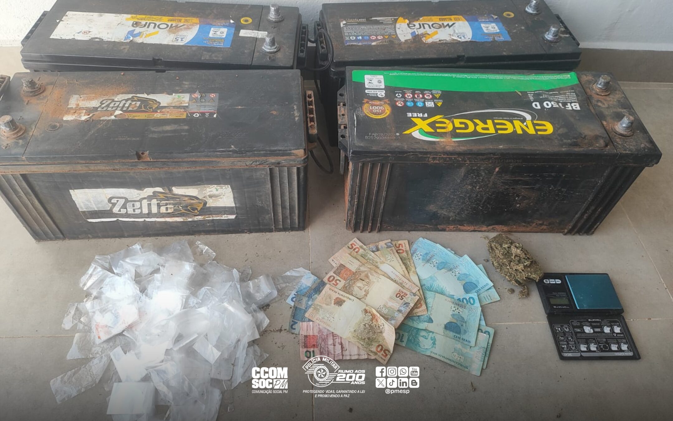 Baterias de caminhão furtadas são recuperadas e homem é preso por tráfico e receptação no interior de SP