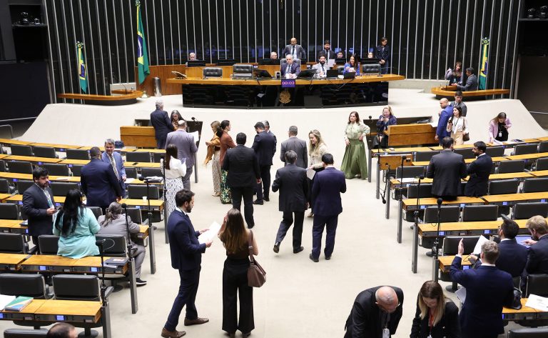 Câmara dos Deputados aprova projeto que proíbe cobrança de tarifa mínima em serviços de água e esgoto