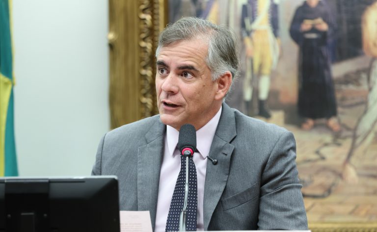 CCJ avança com propostas cruciais, incluindo fim da escala 6x1 e redução da maioridade penal