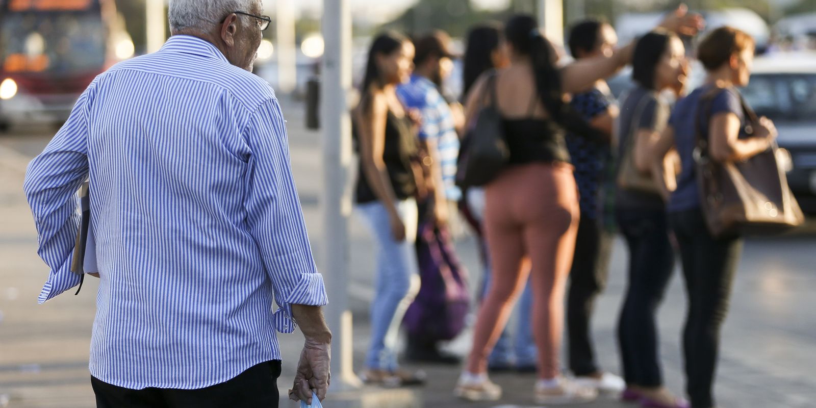 Lei oficializa o título Cidade Amiga do Idoso para incentivar ações municipais
