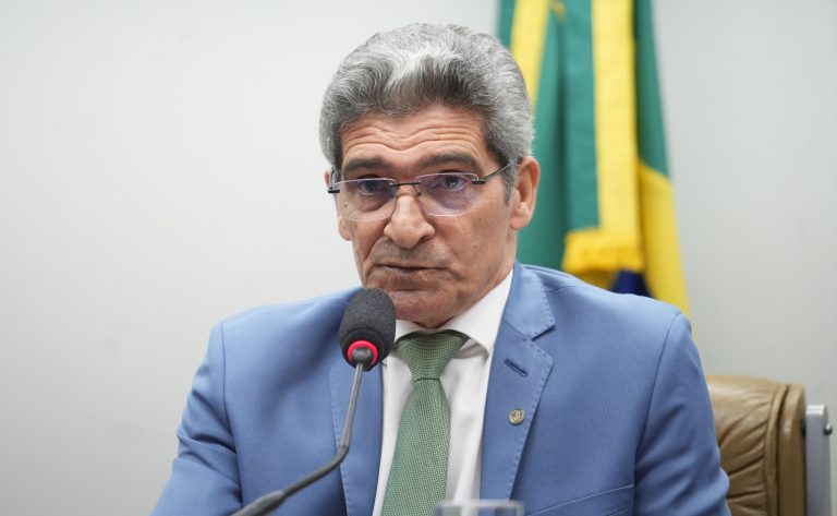 Câmara aprova acúmulo de seguro-defeso com trabalho temporário de até um salário mínimo