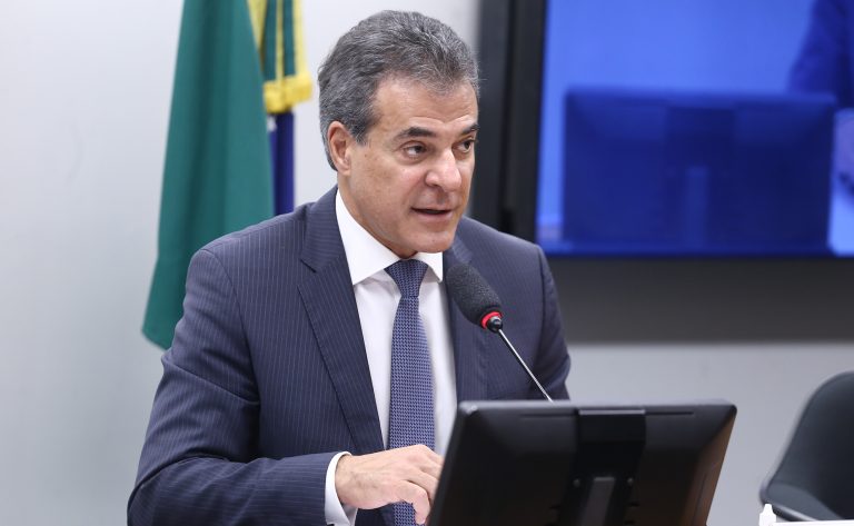 Comissão aprova aceleração de desconto de máquinas novas em impostos