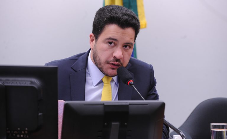 Comissão aprova projeto que amplia o mecanismo de ajuste de carbono nas fronteiras