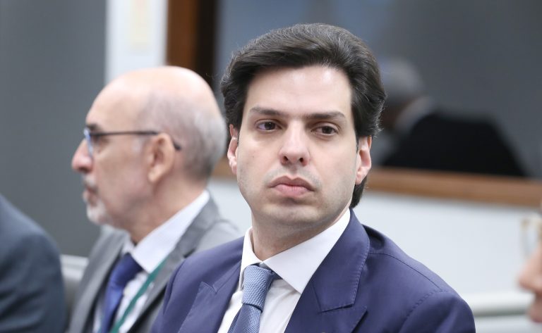 Câmara aprova projeto que estabelece novas regras de segurança para o abastecimento de aeronaves
